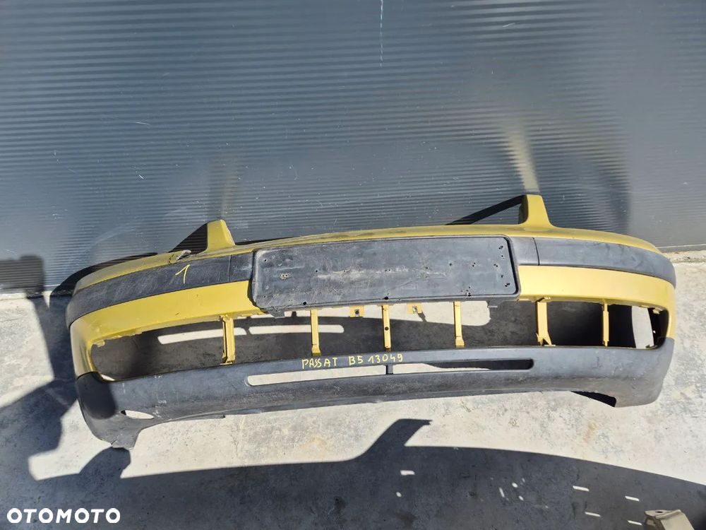 ORYGINALNY ZDERZAK  TYLNI ZDERZAK  PASSAT B5 - 8