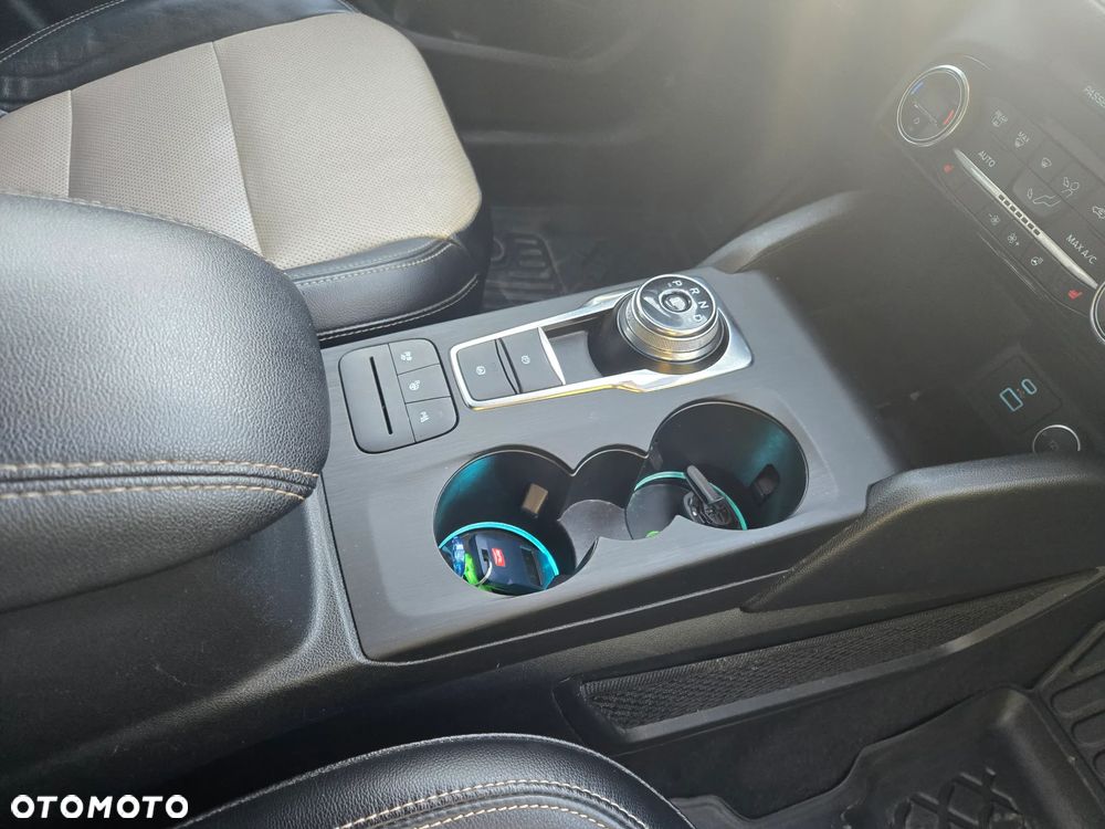Ford Kuga 2.5 Duratec FHEV 4x4 TITANIUM - 11