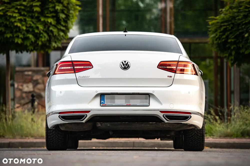Volkswagen Passat - 12