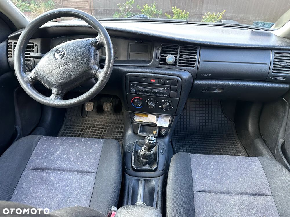 Opel Vectra 1.8 CDX - 8