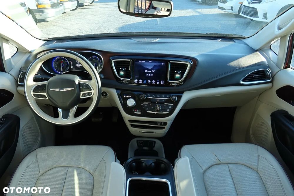 Chrysler Pacifica - 23