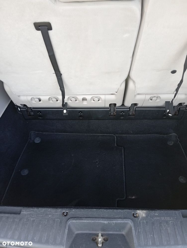 Dodge Grand Caravan - 17