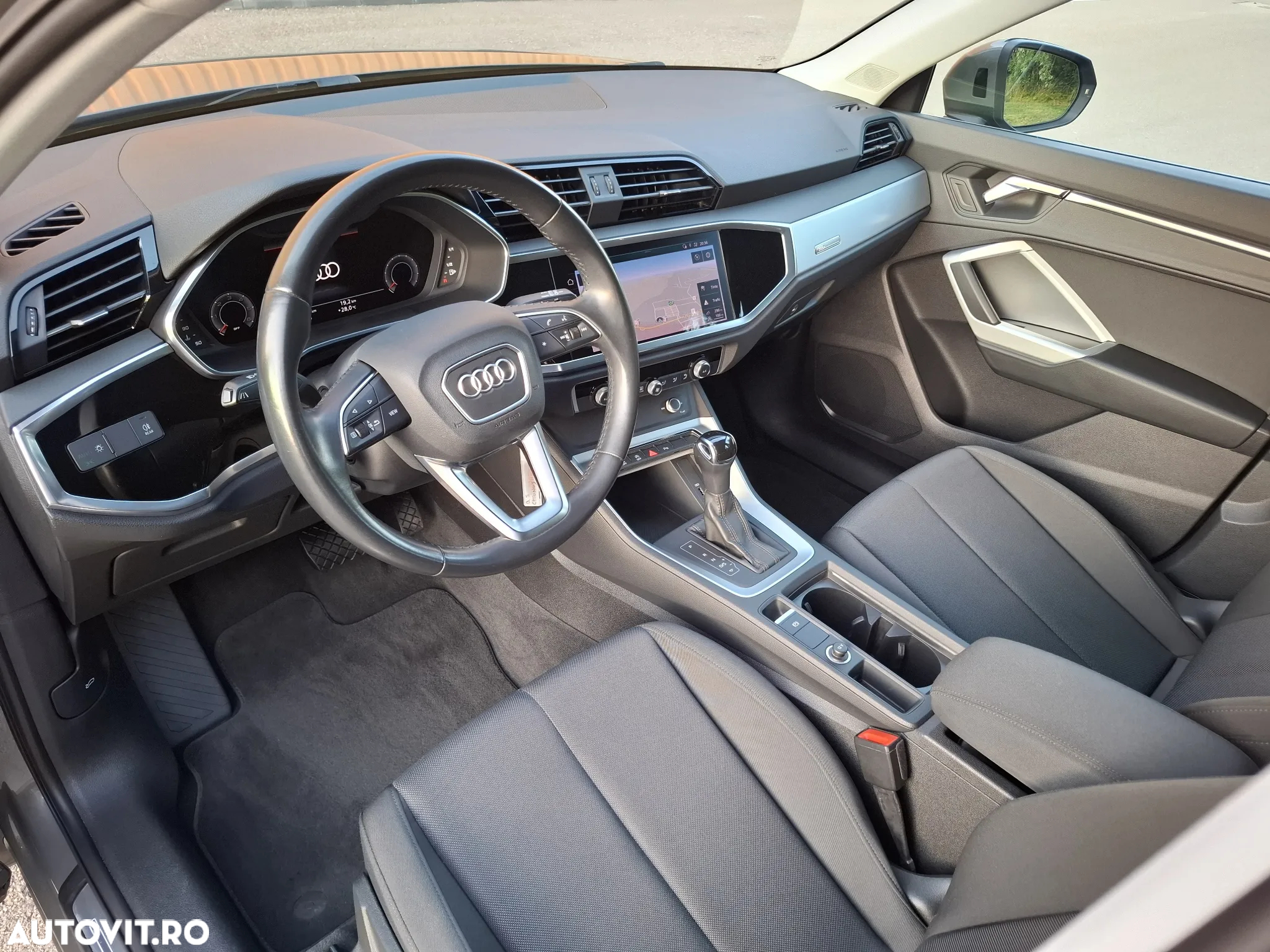 Audi Q3 2.0 35 TDI S tronic S Line - 8
