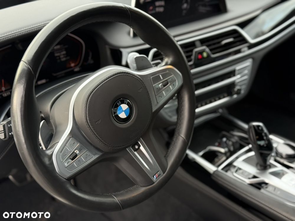 BMW Seria 7 750i xDrive sport - 13