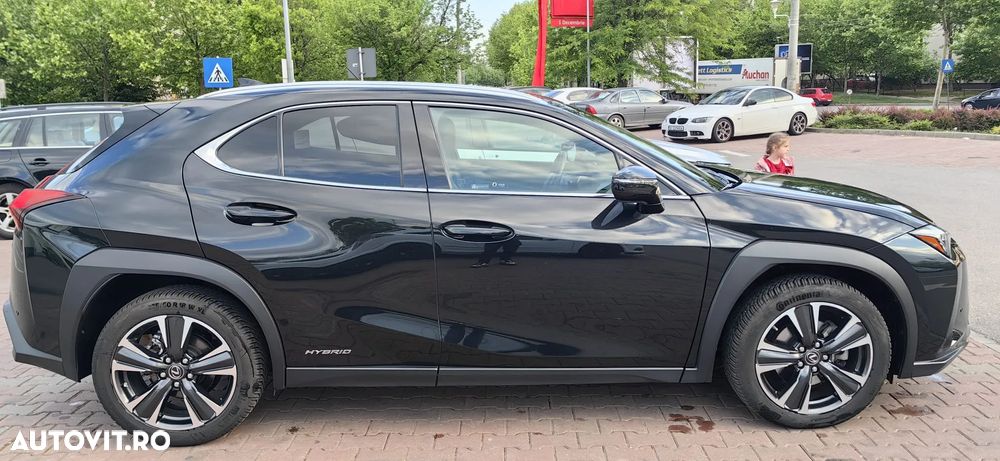 Lexus UX 250h Business Edition - 4