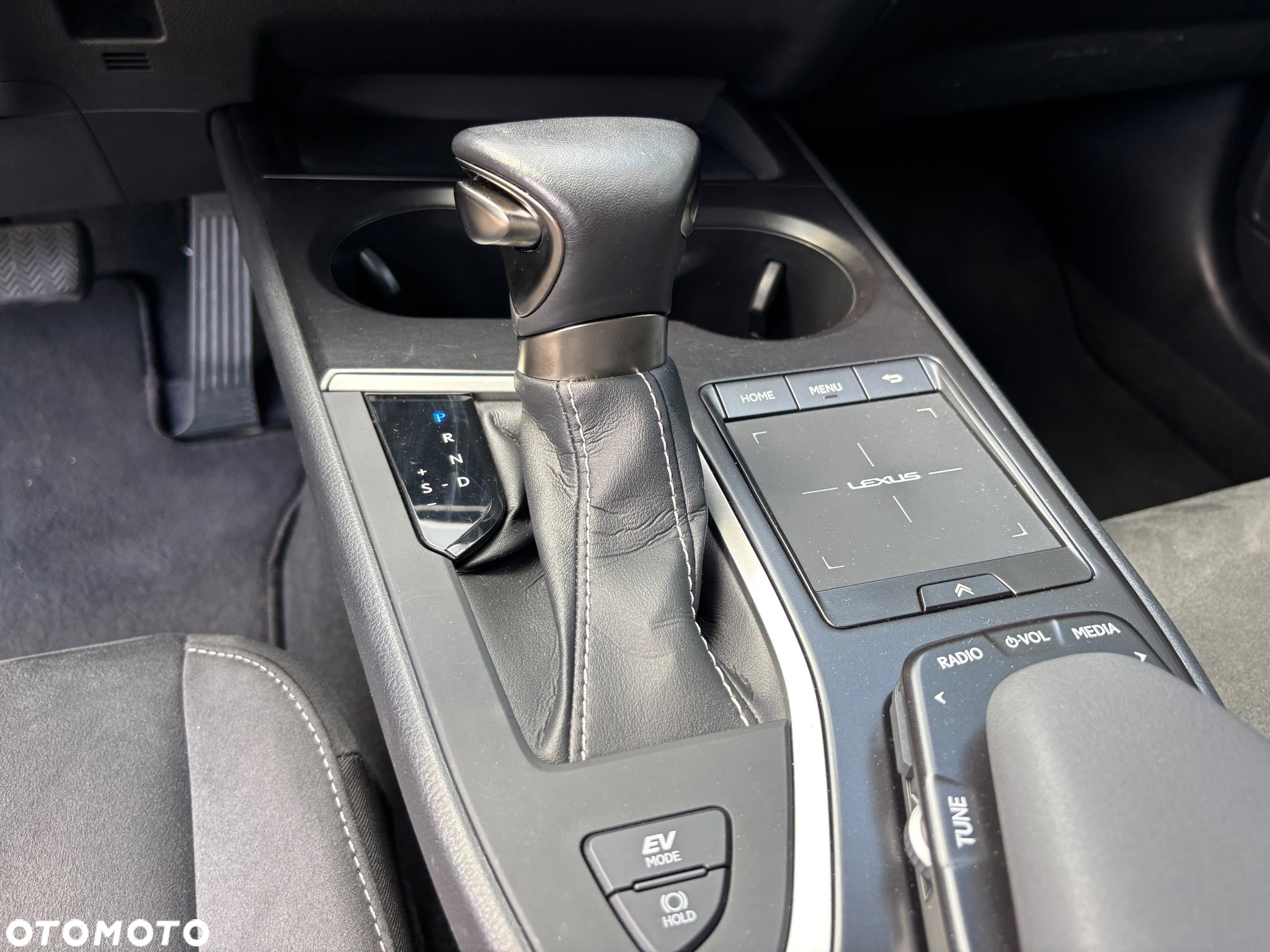 Lexus UX 250h Business Edition - 21