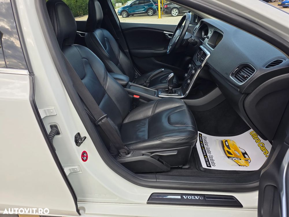 Volvo V40 D3 Summum - 11