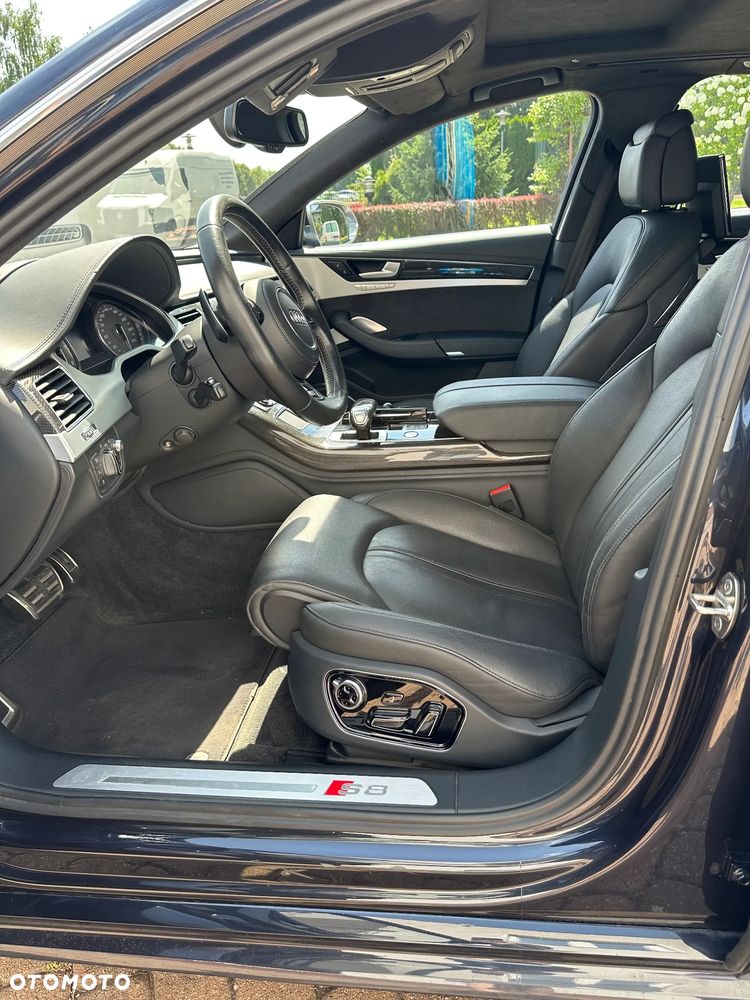 Audi S8 - 12