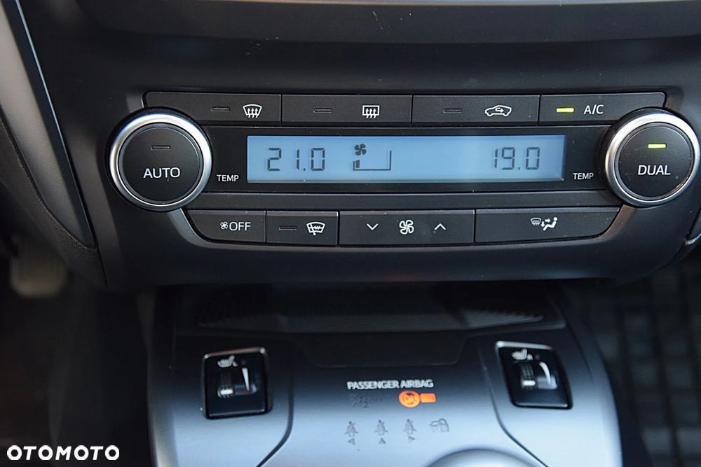 Toyota Avensis 2.0 D-4D Prestige - 35