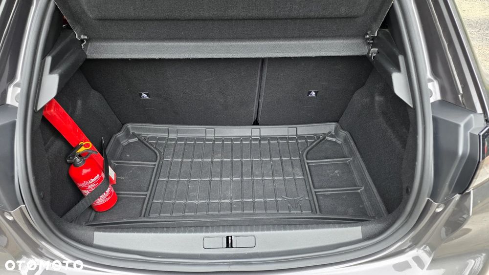 Peugeot 208 - 14