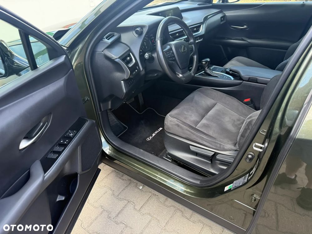 Lexus UX 250h F Sport 2WD - 26