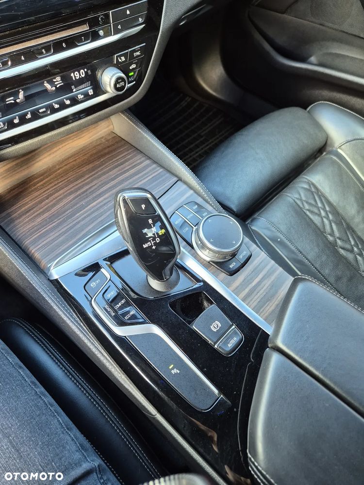 BMW Seria 5 520d xDrive Luxury Line sport - 36