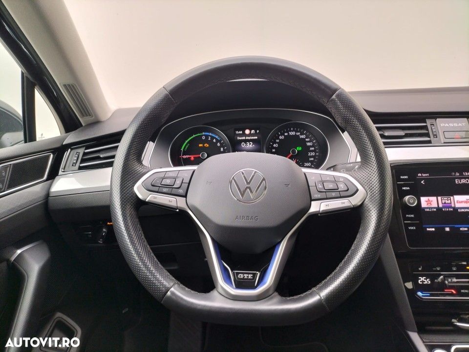 Volkswagen Passat - 8