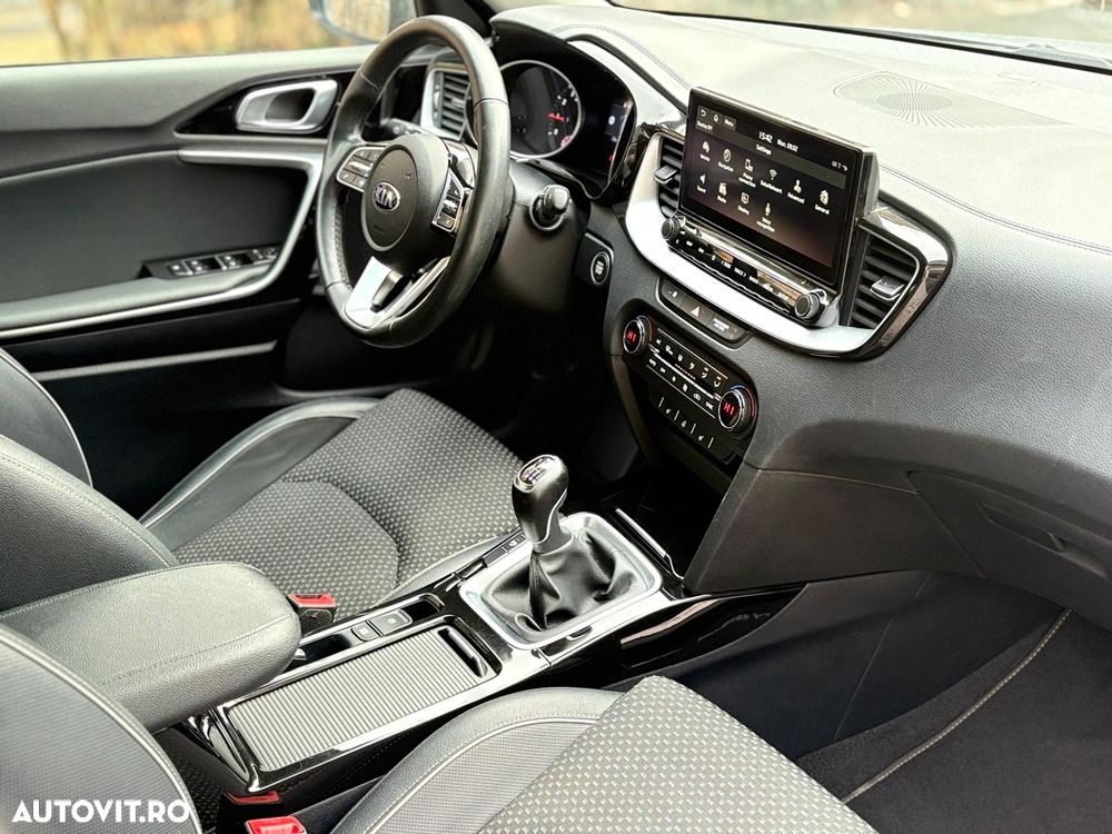 Kia Ceed - 16