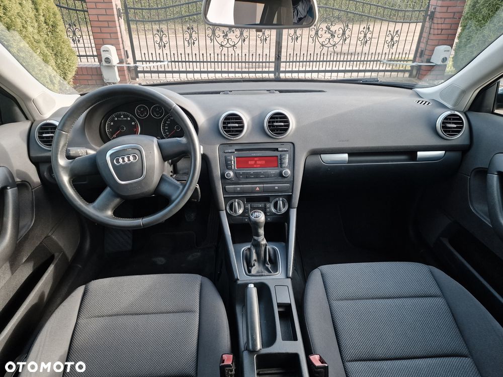 Audi A3 Sportback 1.6 Ambiente - 24