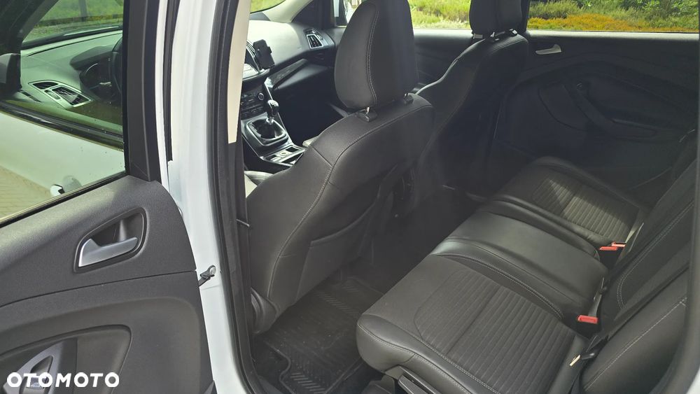 Ford Kuga 2.0 TDCi 2x4 Titanium - 12