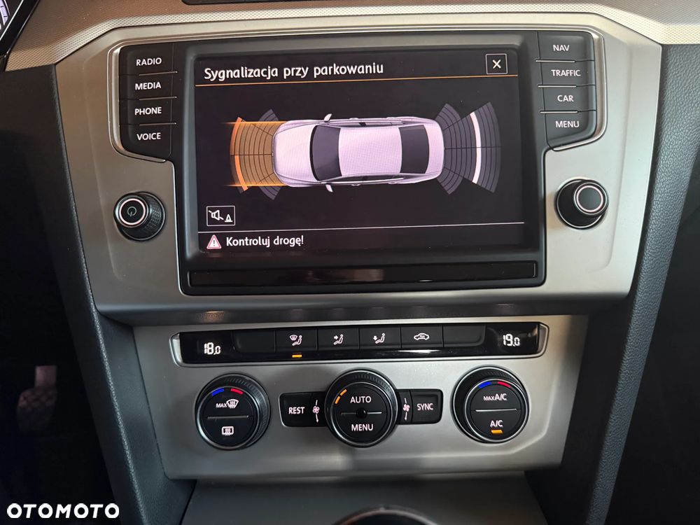 Volkswagen Passat - 24