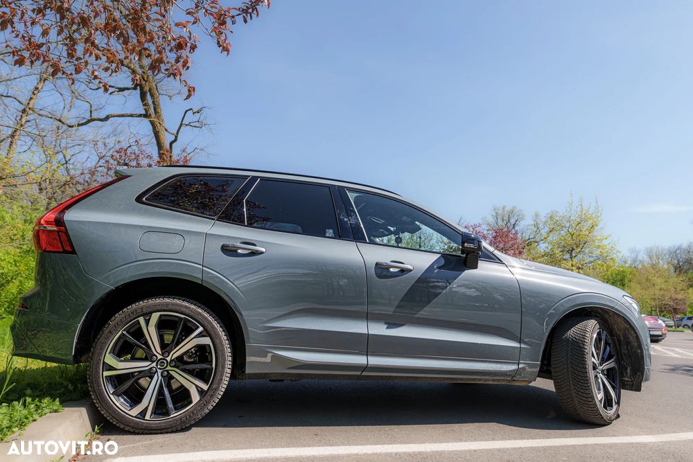Volvo XC 60 B5 MHEV AT AWD Ultimate Dark - 4
