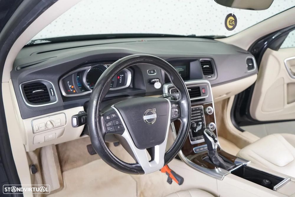 Volvo V60 2.4 D6 Summum AWD Phev - 16
