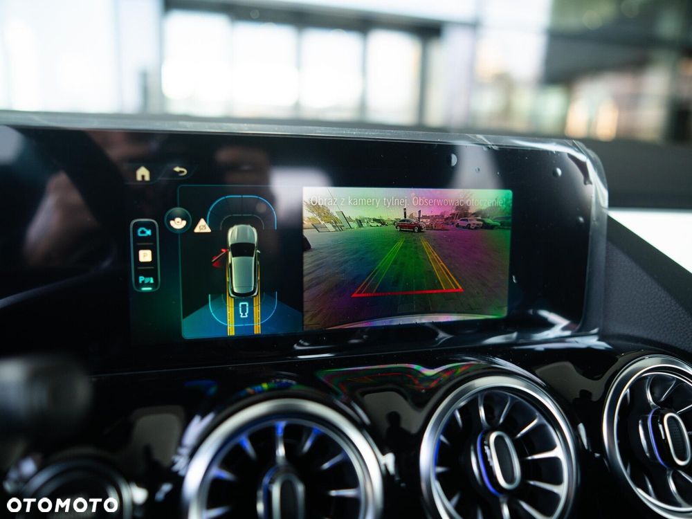 Mercedes-Benz GLA - 21