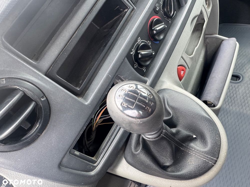 Renault Master Brygadówka 2009 r. 9 Osobowy 3 rzędy siedzeń 2m paka - 19