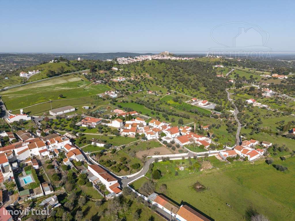 Moradia T4, com grande logradouro - Grande imagem: 2/60