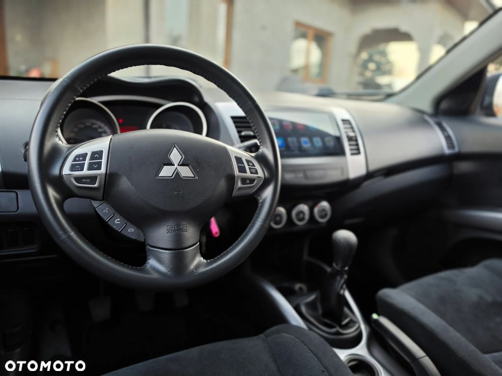 Mitsubishi Outlander - 25
