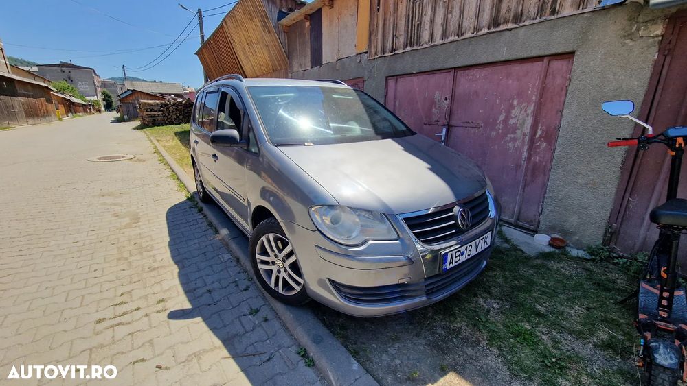 Volkswagen Touran - 1