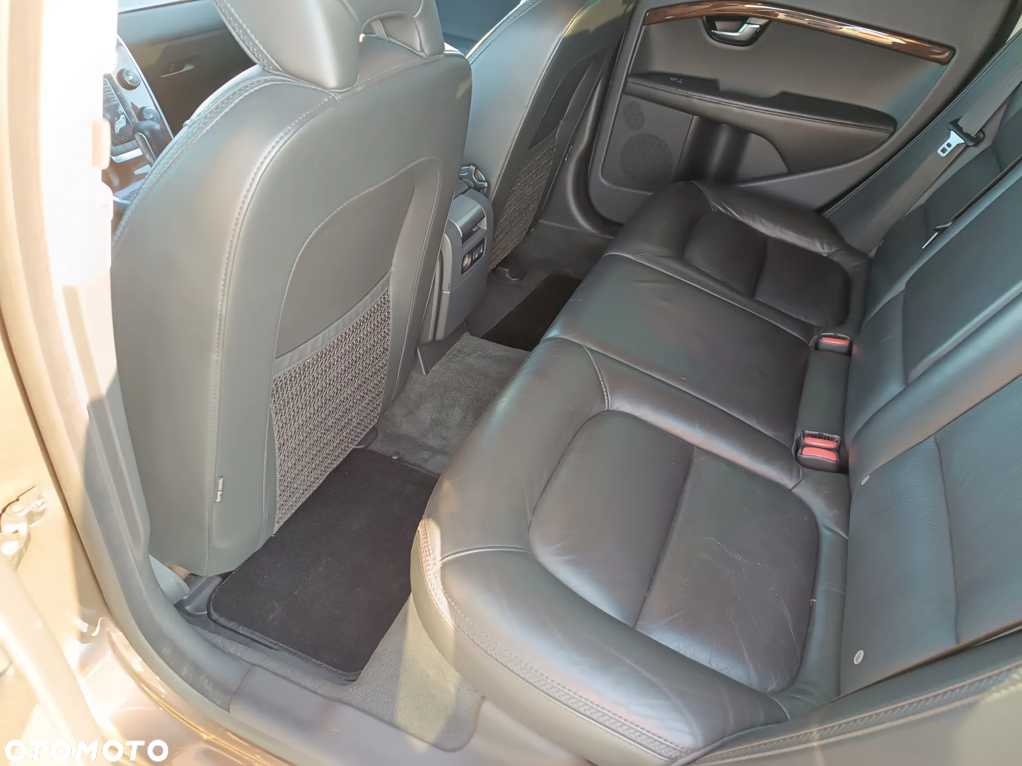 Volvo XC 70 3.2 AWD Momentum - 12