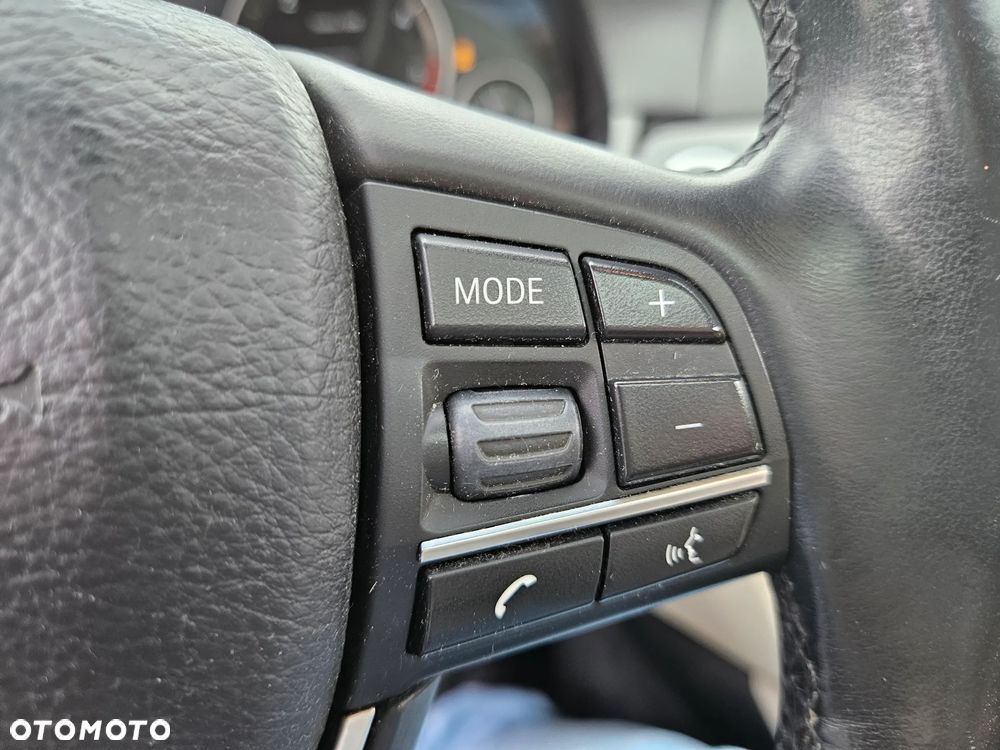 BMW Seria 5 525d - 33