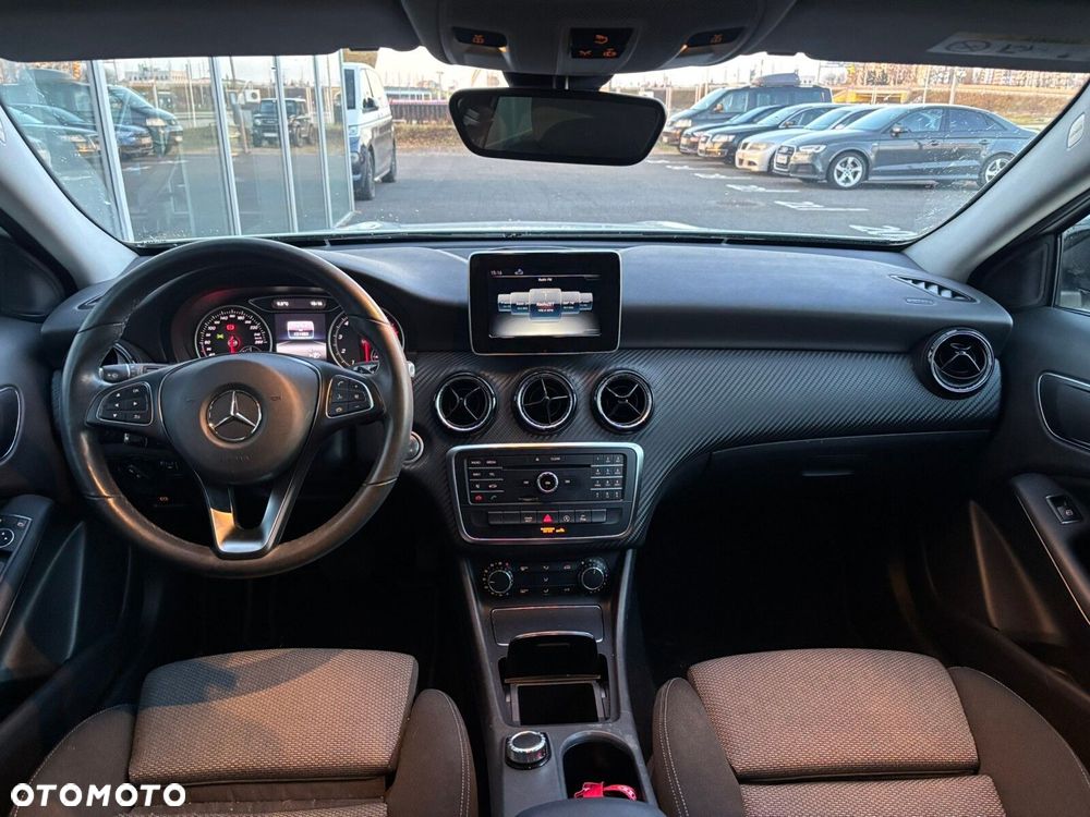 Mercedes-Benz GLA - 12