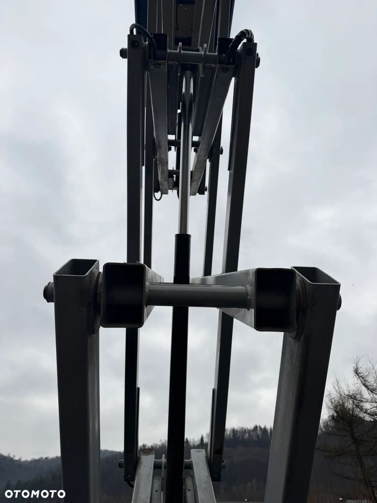 Genie Zwyżka Terenowa GS-4069RT Podnośnik Nożycowy Dźwig 14,5 metra jak Nowa z salonu! 960 mtg. 2013 rok, Pochodzi z Norweskiego urzędu Komuny. Zadbana! 4x4 Silnik Kubota. Zero Luzów i wycieków. Aktualne Serwisy DEKRA BMWT. Wysuwany Balkon. Sterowana z dołu i góry. Okazja Tanio !! Dokumentacja! Bez DPF, adBLUE - 37