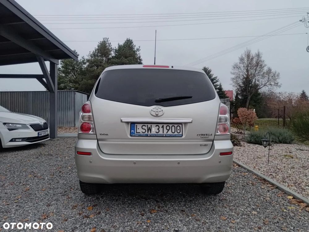 Toyota Corolla Verso 2.2 D-4D Gold 7os - 6