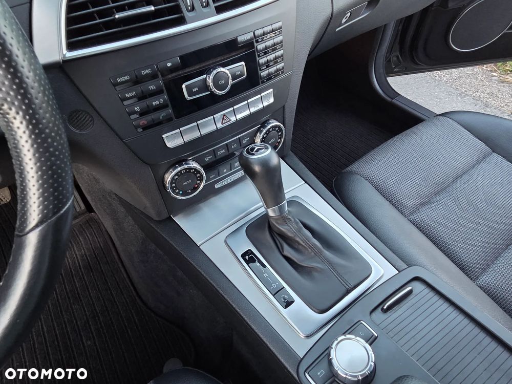 Mercedes-Benz Klasa C 180 CGI Automatik BlueEFFICIENCY Avantgarde - 16