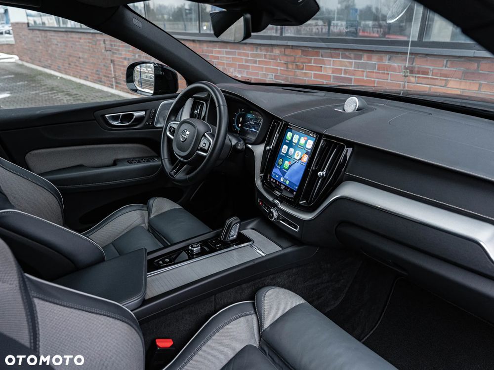 Volvo XC 60 B4 D AWD Plus Dark - 24