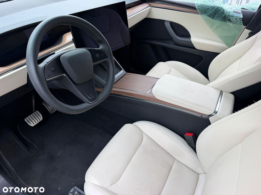 Tesla Model X - 9