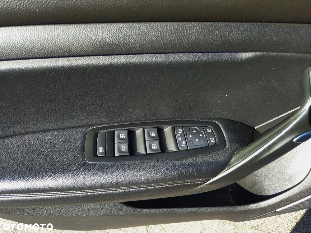 Renault Megane TCe 140 GPF GT LINE - 25