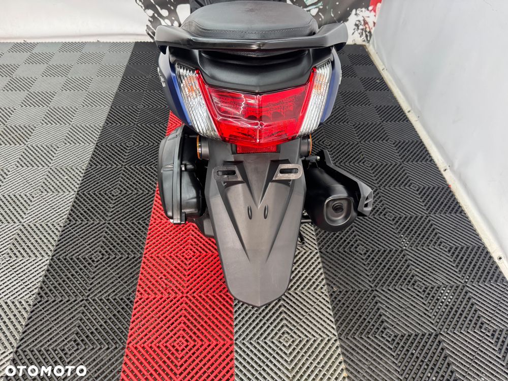 Yamaha NMAX - 18