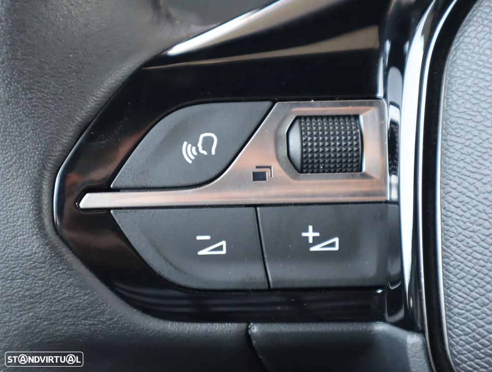 Peugeot e-2008 Allure - 34