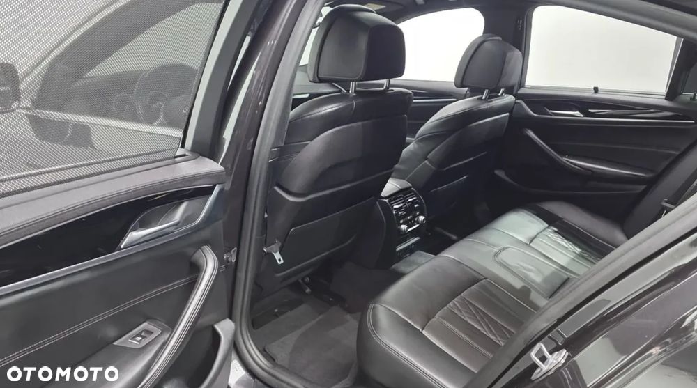 BMW Seria 5 530i xDrive M Sport Edition - 12