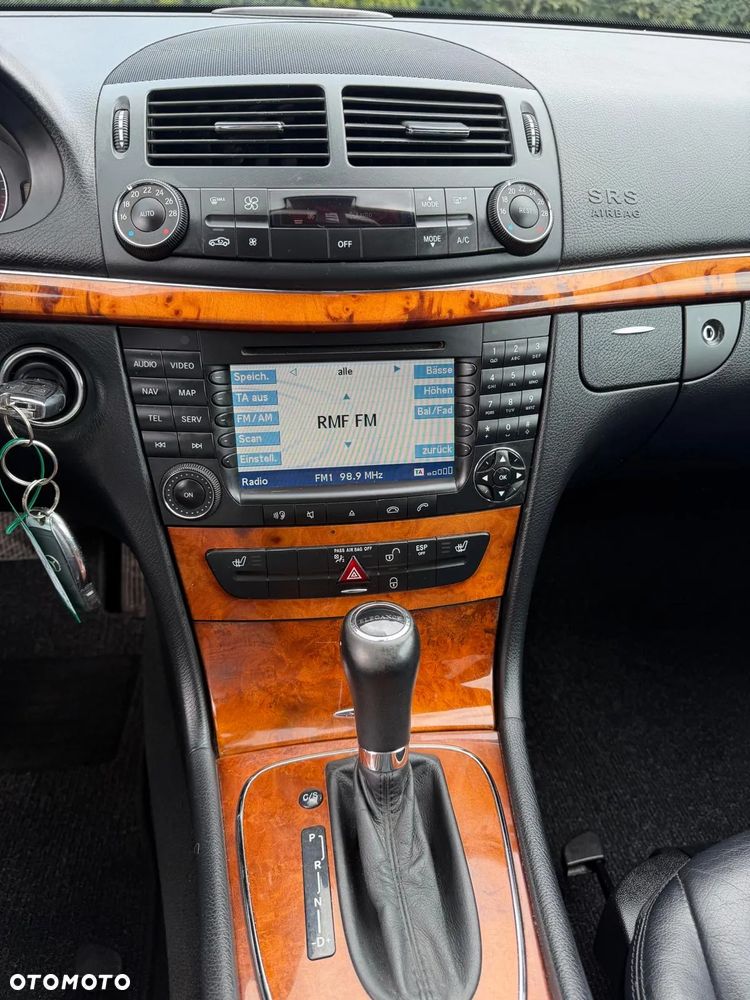 Mercedes-Benz Klasa E 220 CDI Automatik Elegance DPF BusinessEDITION - 19