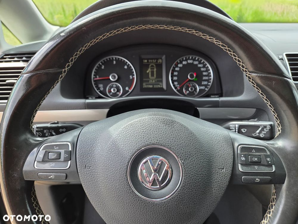Volkswagen Touran 2.0 TDI DPF DSG MATCH - 17