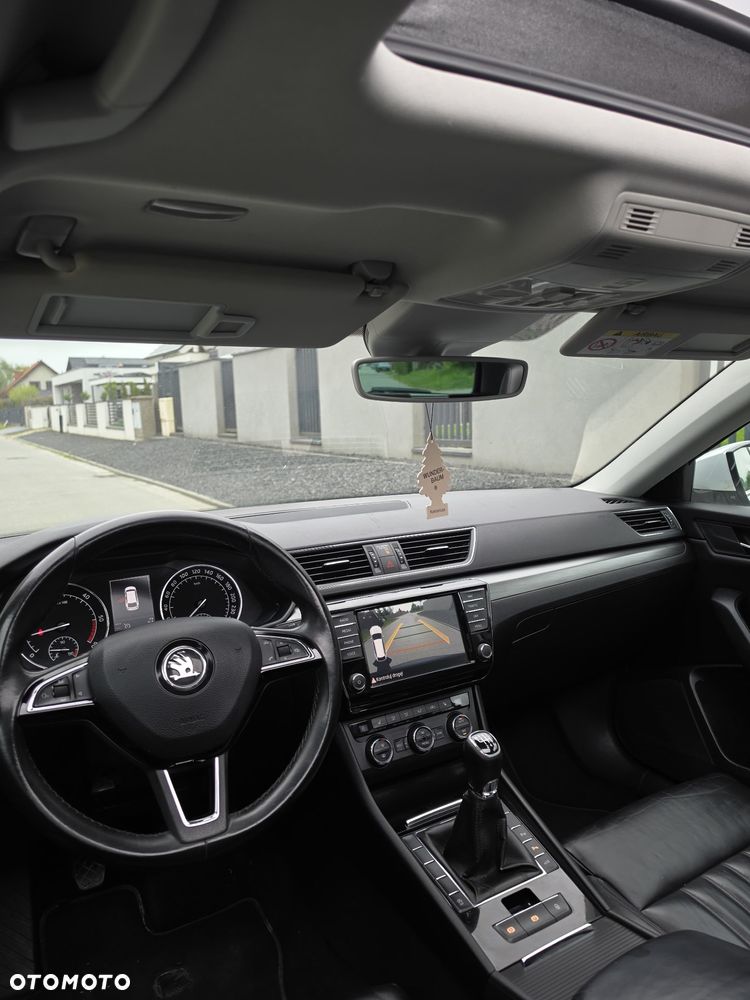 Skoda Superb 2.0 TDI Sportline - 20