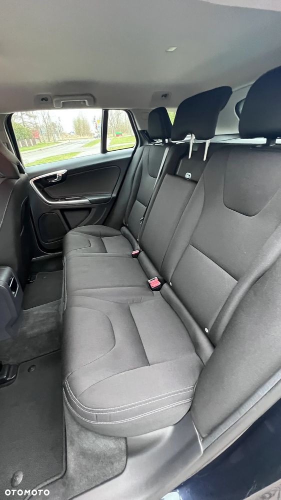 Volvo V60 D2 Momentum - 24