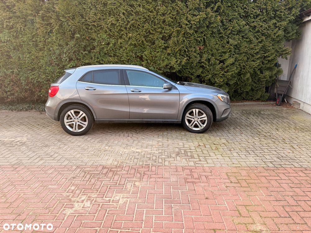 Mercedes-Benz GLA 250 4Matic 7G-DCT Style - 2