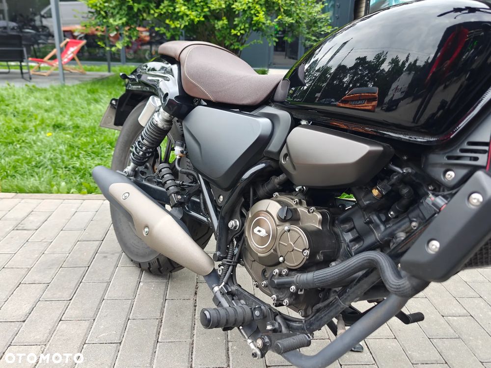 QJMOTOR SRV 125 - 4