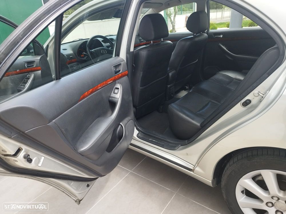 Toyota Avensis SD 2.0 D-4D Sol - 20