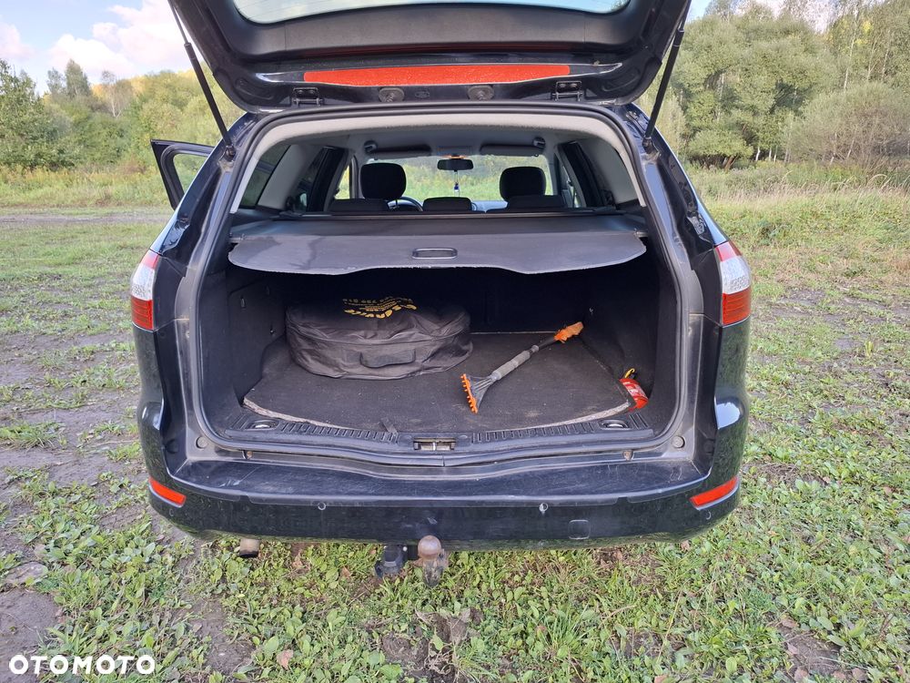 Ford Mondeo 2.0 Ambiente - 17