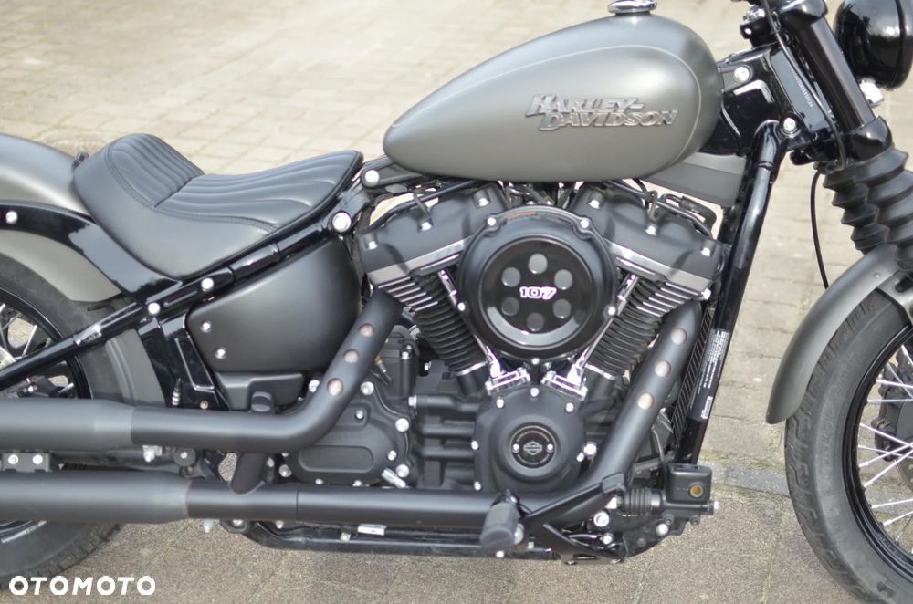 Harley-Davidson Softail Street Bob - 32