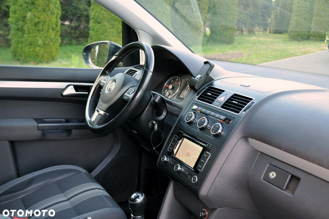 Volkswagen Touran - 18
